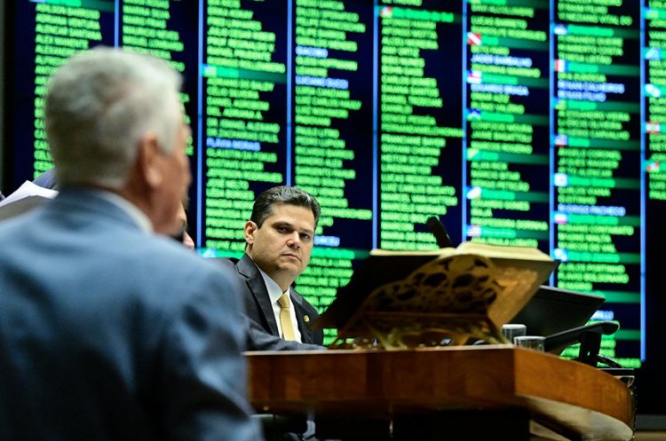 Congresso Nacional Derruba Veto e Abre Caminho para Redução de Penas dos Condenados pelo 8 de Janeiro
