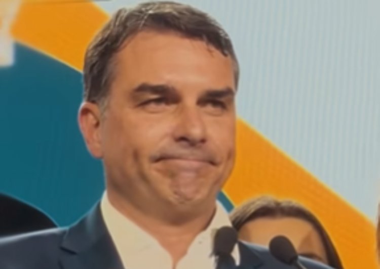 PL oficializa Flávio Bolsonaro como candidato à Presidência em convenção no Pacaembu