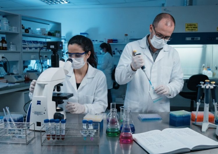 EUA reforçam tese de vazamento de laboratório como origem da Covid-19, enquanto ciência segue dividida